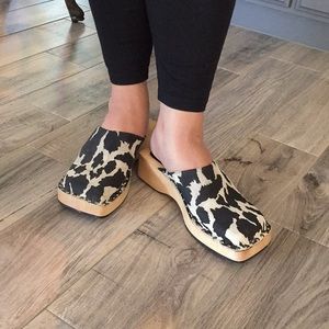 Wooden mules.